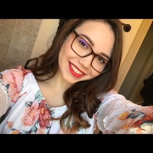 Meet your Posher, Adelina